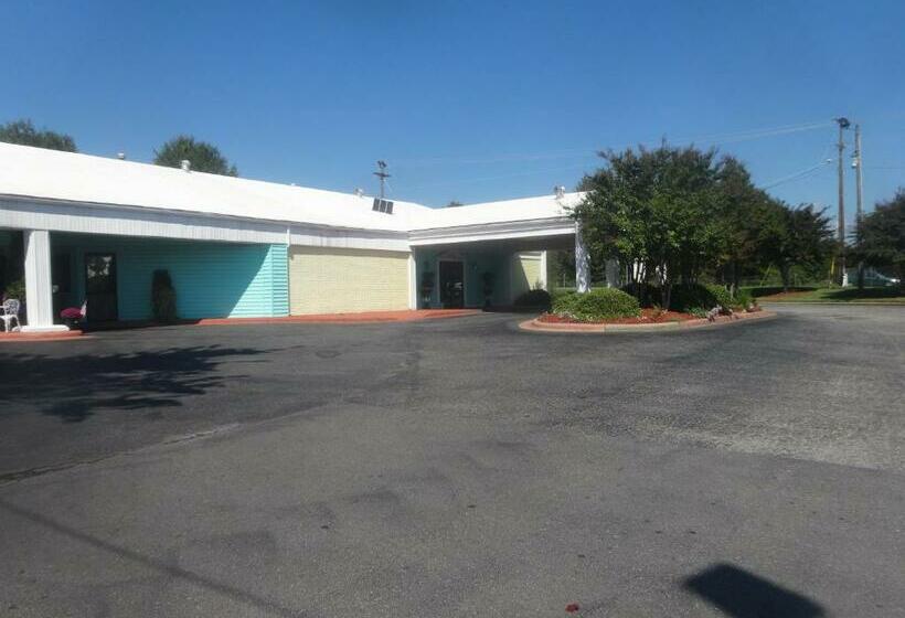 בית מלון כפרי Express Inn And Suites