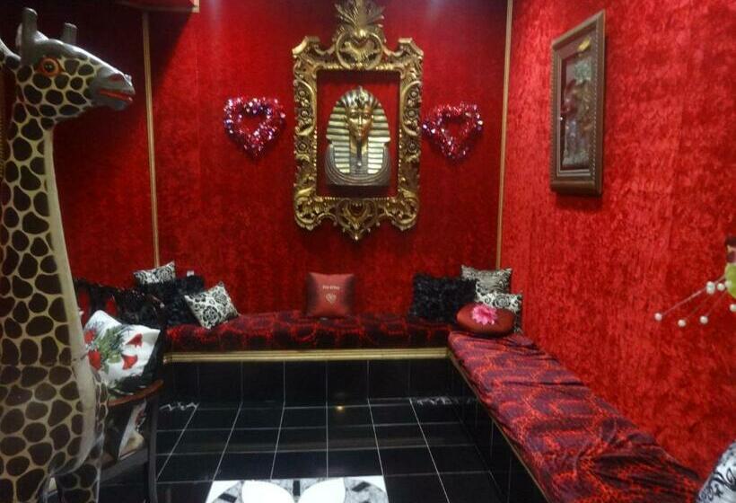 בית מלון כפרי Express Inn And Suites