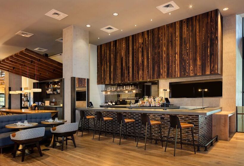 هتل Hilton Austin