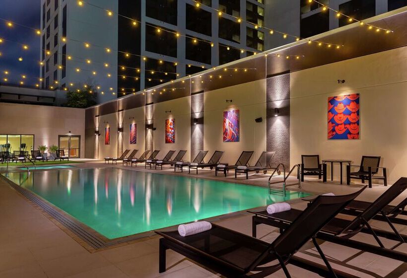 هتل Hilton Austin