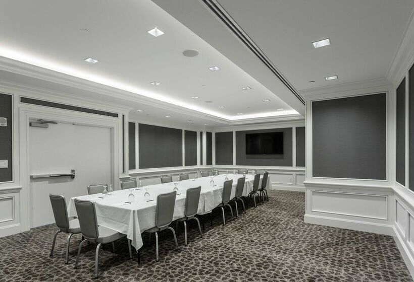 هتل Hilton Columbus At Easton