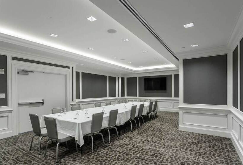 هتل Hilton Columbus At Easton