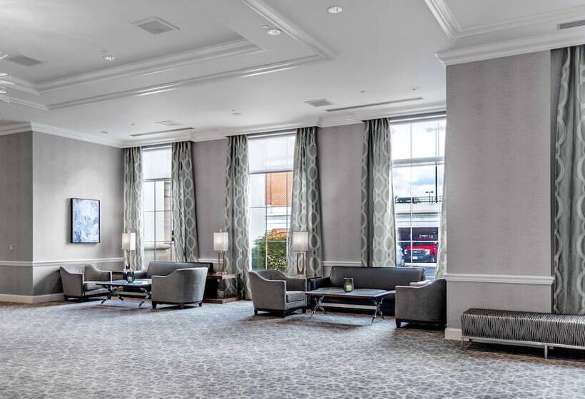 هتل Hilton Columbus At Easton