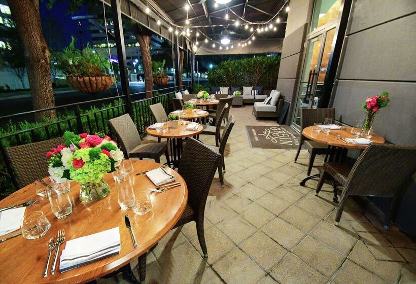 هتل Hilton Dallas/park Cities