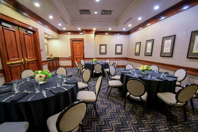هتل Hilton Dallas/park Cities
