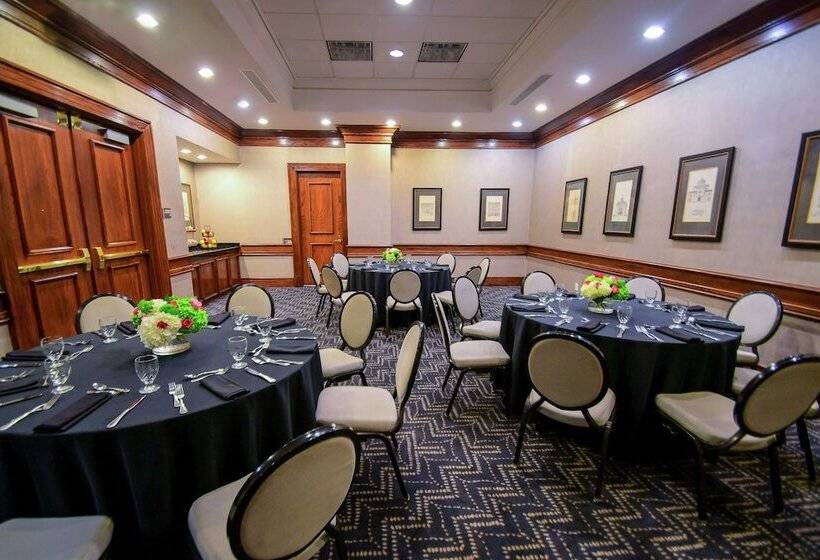 هتل Hilton Dallas/park Cities