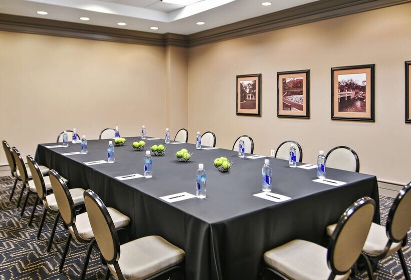 هتل Hilton Dallas/park Cities