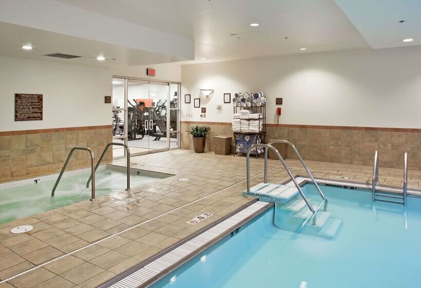هتل Hilton Omaha