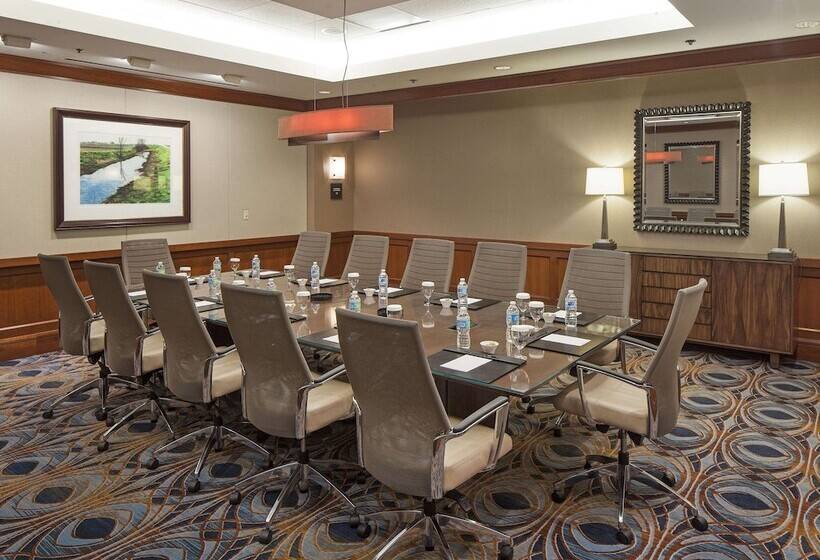 هتل Hilton Omaha