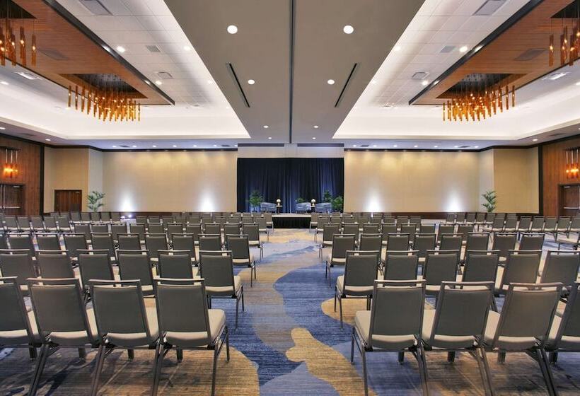 هتل Hilton Omaha