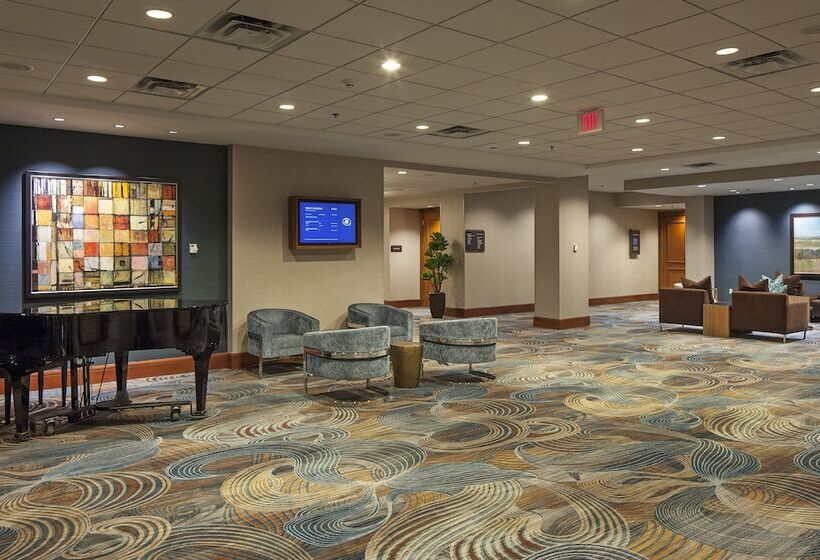 هتل Hilton Omaha