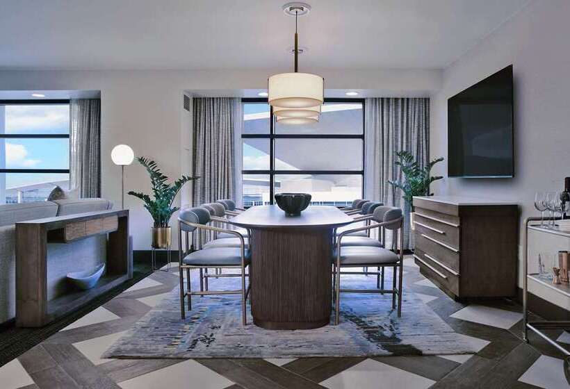 هتل Hilton Omaha