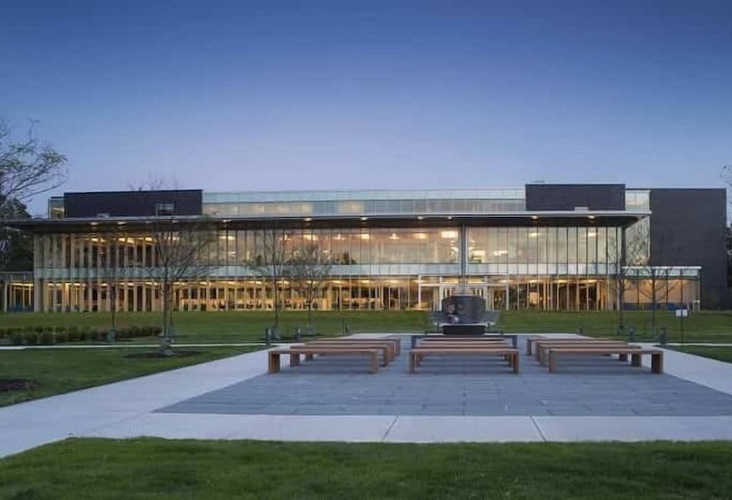 בית מלון כפרי Hilton Scranton & Conference Center