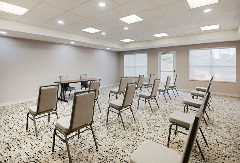 هتل Homewood Suites By Hilton Columbia
