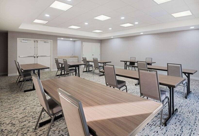 هتل Homewood Suites By Hilton Columbia
