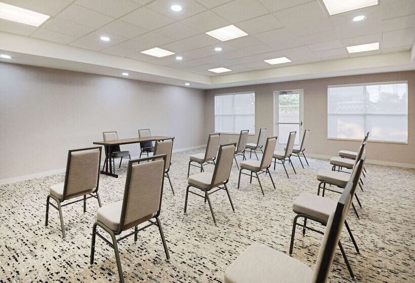هتل Homewood Suites By Hilton Columbia