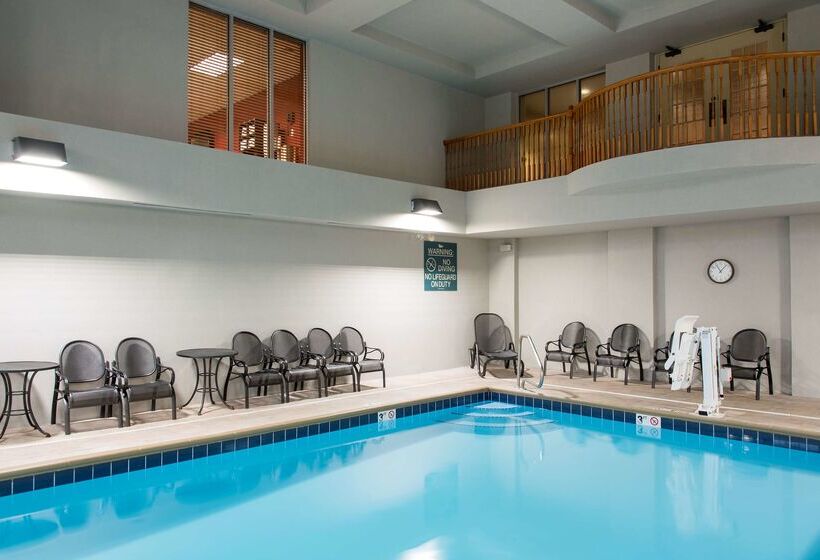 هتل Homewood Suites By Hilton Columbus/airport