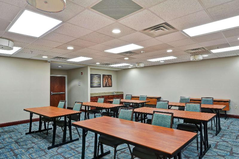 هتل Homewood Suites By Hilton Lexington Fayette Mall