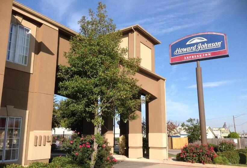 Отель Howard Johnson By Wyndham Grand Prairie Near Lone Star Park
