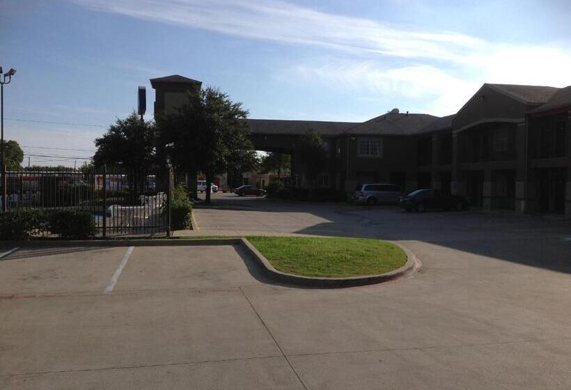 Отель Howard Johnson By Wyndham Grand Prairie Near Lone Star Park