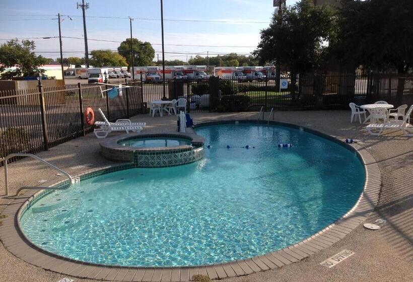 Отель Howard Johnson By Wyndham Grand Prairie Near Lone Star Park