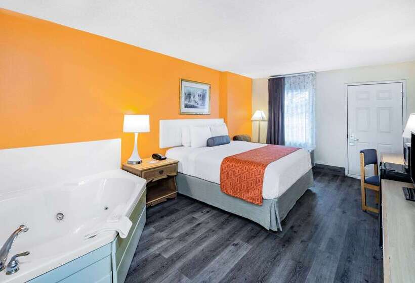 هتل Howard Johnson By Wyndham Staunton