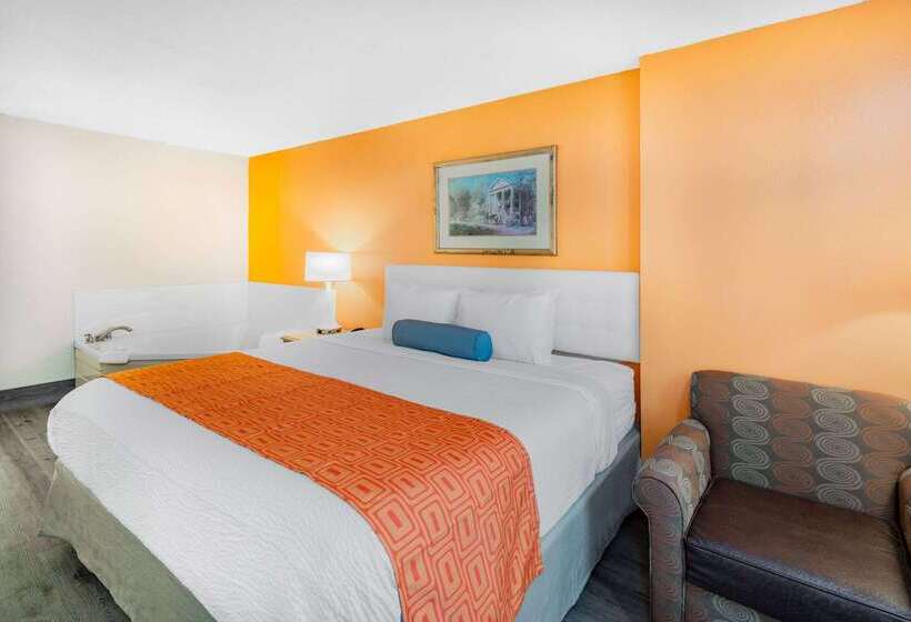 هتل Howard Johnson By Wyndham Staunton