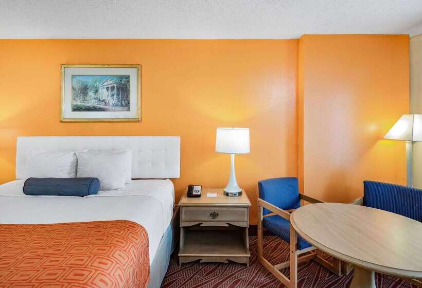 هتل Howard Johnson By Wyndham Staunton