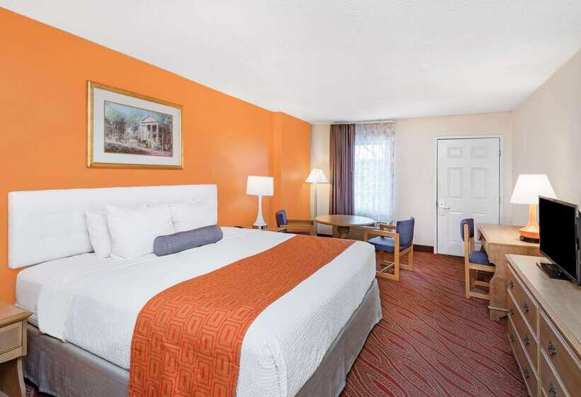 هتل Howard Johnson By Wyndham Staunton