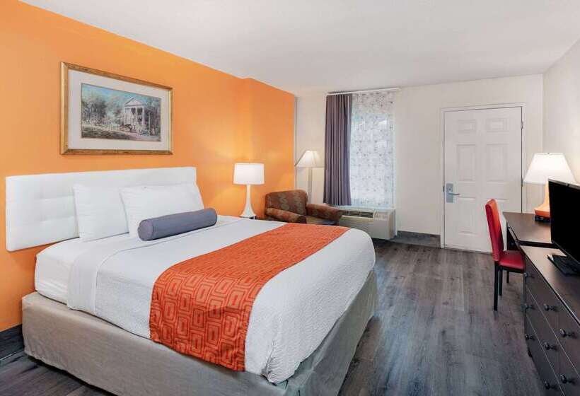 هتل Howard Johnson By Wyndham Staunton