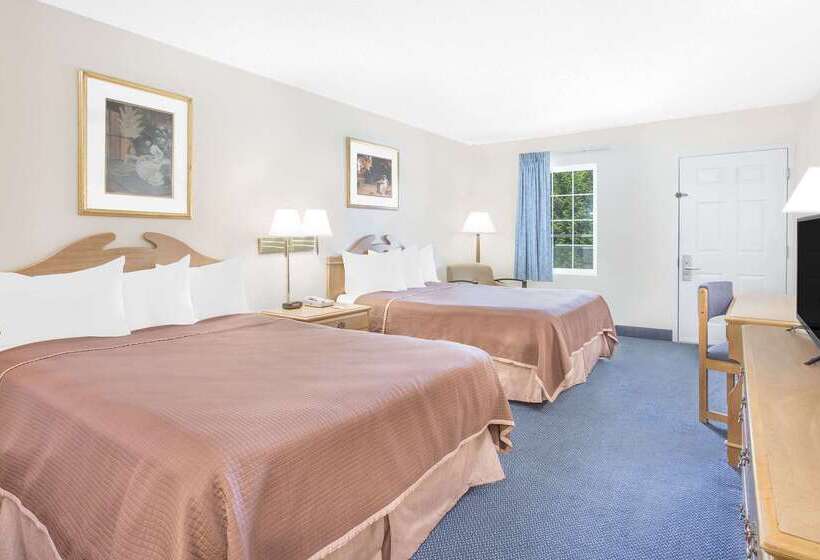 هتل Howard Johnson By Wyndham Staunton