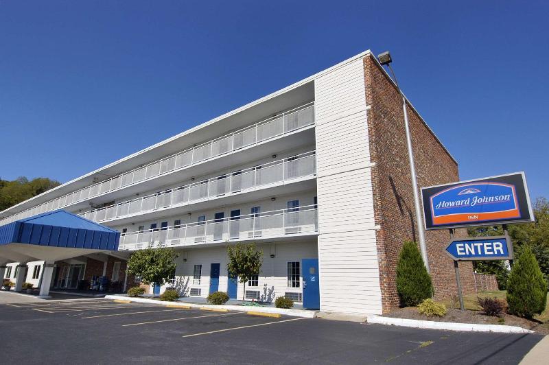 هتل Howard Johnson By Wyndham Staunton