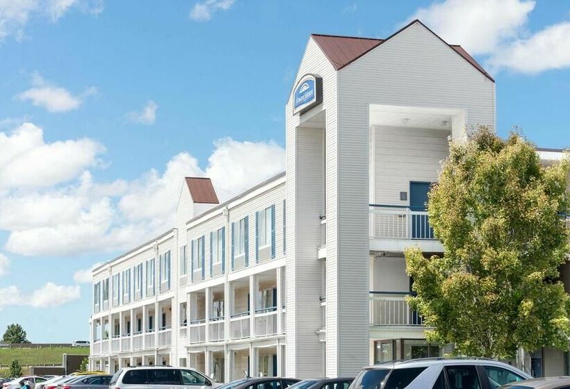 فندق Super 8 By Wyndham Brook Park/cleveland