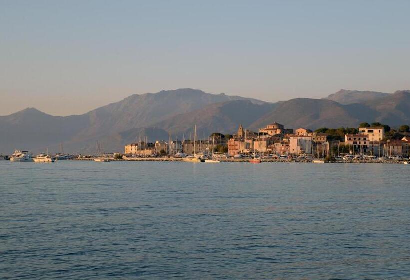 هتل Hôtel La Roya