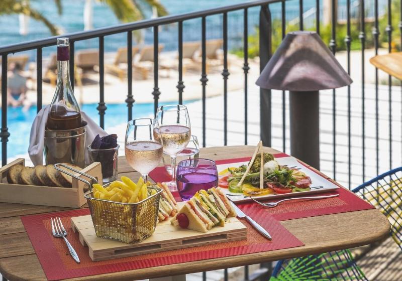هتل Hôtel Le Bailli De Suffren
