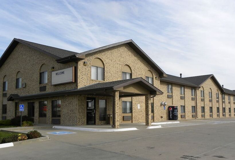 בית מלון כפרי New Victorian Inn & Suites Kearney