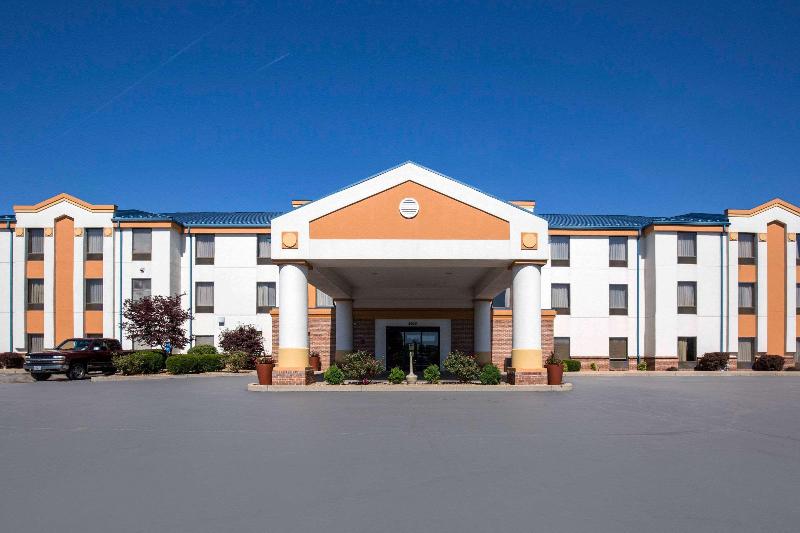 בית מלון כפרי Quality Inn & Suites Arnold   St Louis