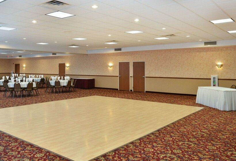 בית מלון כפרי Quality Inn & Suites Fort Madison Near Hwy 61