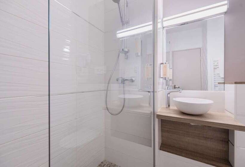 هتل Le Circuit Le Mans