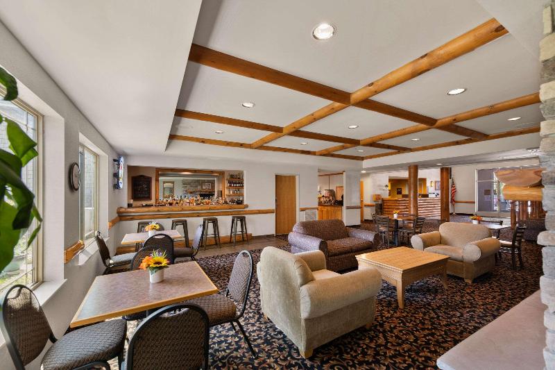 בית מלון כפרי Rodeway Inn & Suites