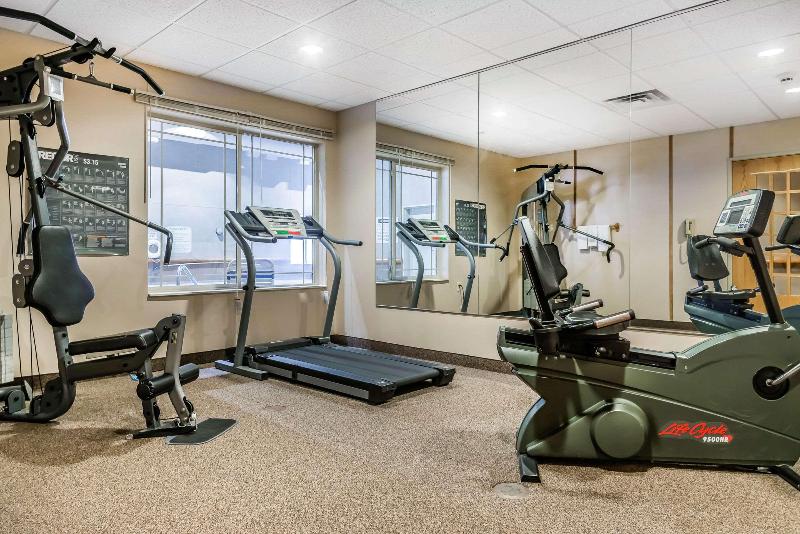 בית מלון כפרי Rodeway Inn & Suites