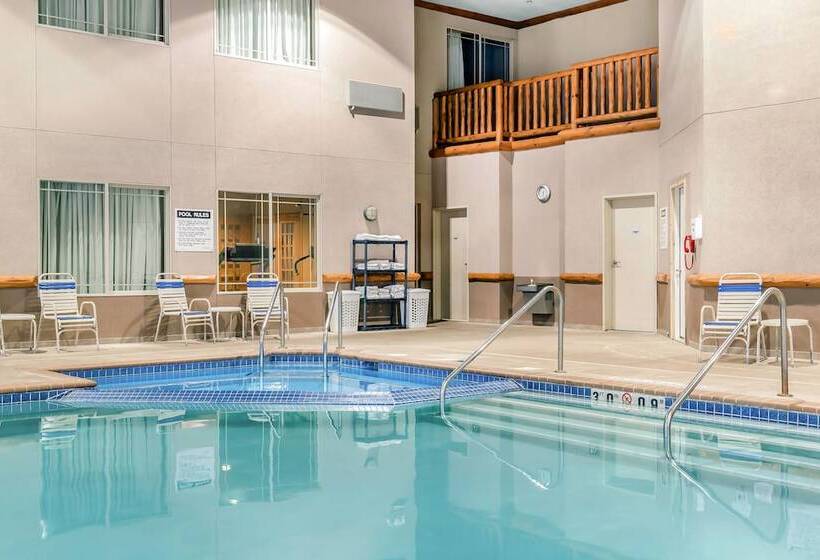 בית מלון כפרי Rodeway Inn & Suites