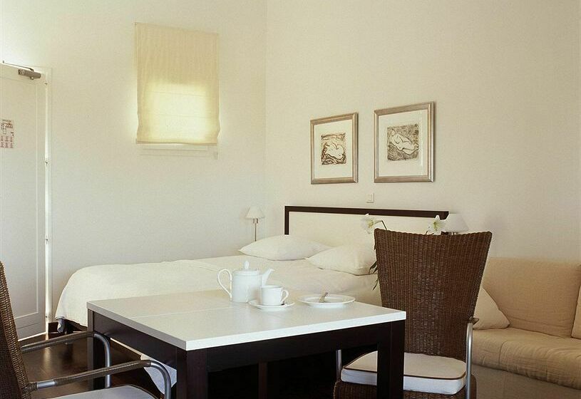 Отель Sandton Hôtel Domaine Cocagne