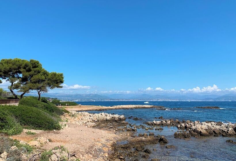 هتل The Originals Boutique, Hôtel Les Strélitzias, Antibes Juan Les Pins