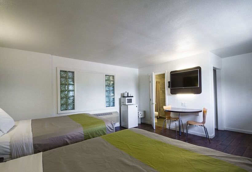 فندق Fisherman S Cove Inn