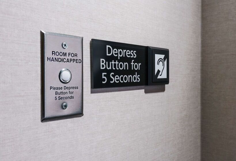 Hampton Inn & Suites Baltimore Inner Harbor