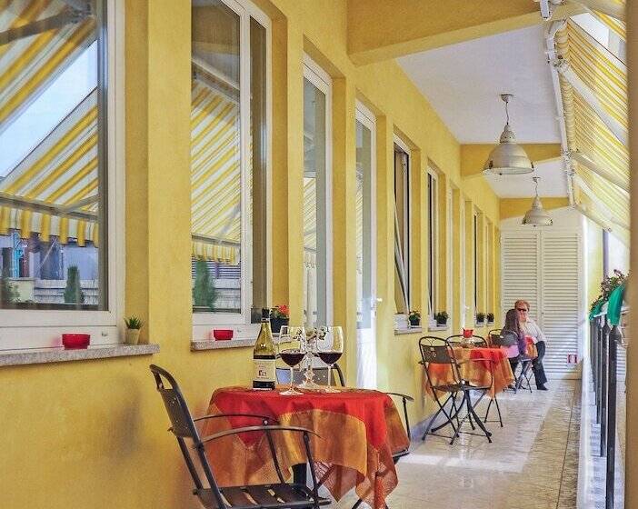 هتل B&b Ai Cipressi