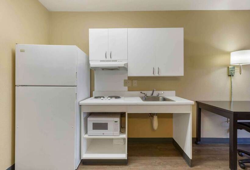 هتل Extended Stay America Select Suites   Chesapeake   Churchland Blvd