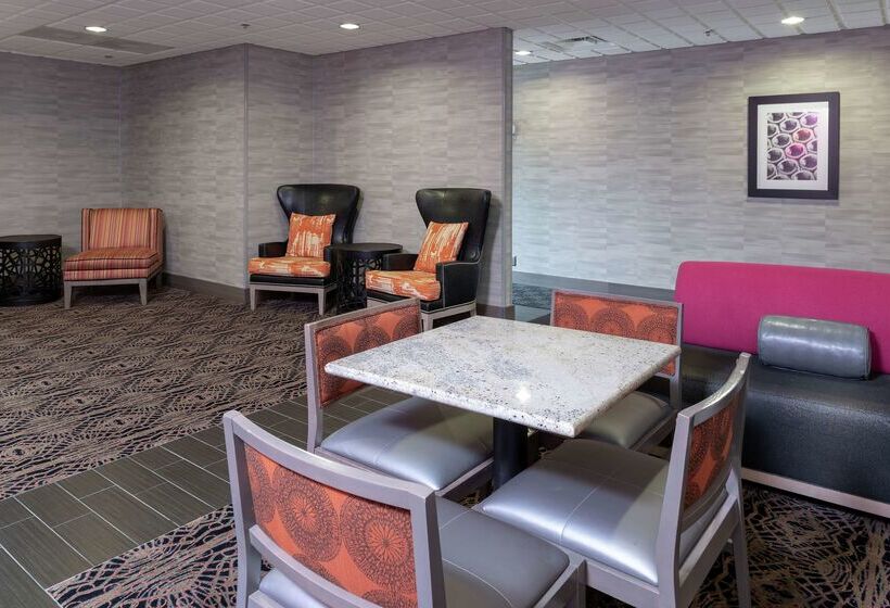 هتل Hampton Inn Akronsouth