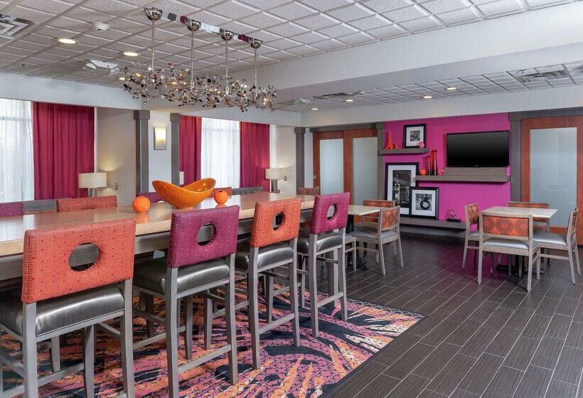 هتل Hampton Inn Akronsouth